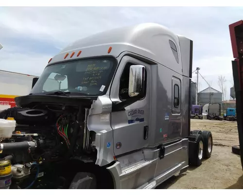 FREIGHTLINER CASCADIA 126 CAB