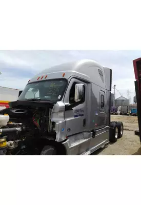 FREIGHTLINER CASCADIA 126 CAB