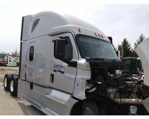 FREIGHTLINER CASCADIA 126 CAB