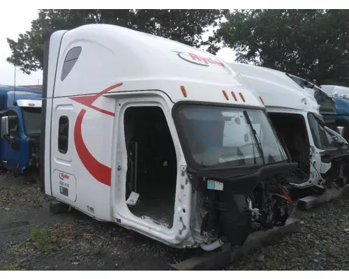 FREIGHTLINER CASCADIA 126 CAB