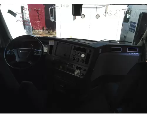 FREIGHTLINER CASCADIA 126 CAB