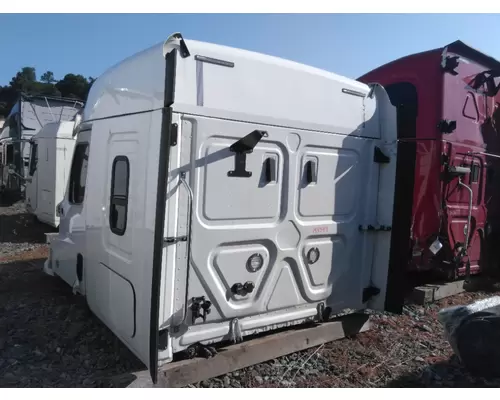 FREIGHTLINER CASCADIA 126 CAB