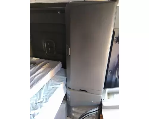 FREIGHTLINER CASCADIA 126 CAB