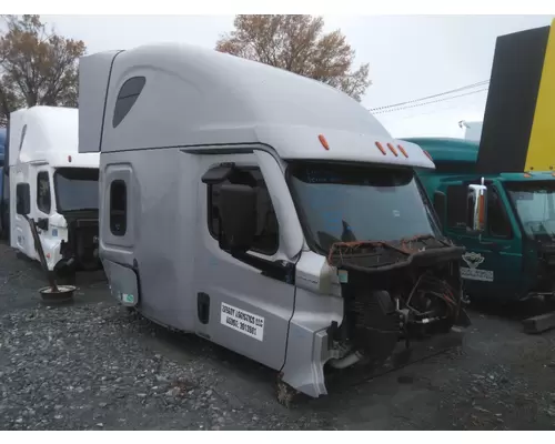 FREIGHTLINER CASCADIA 126 CAB