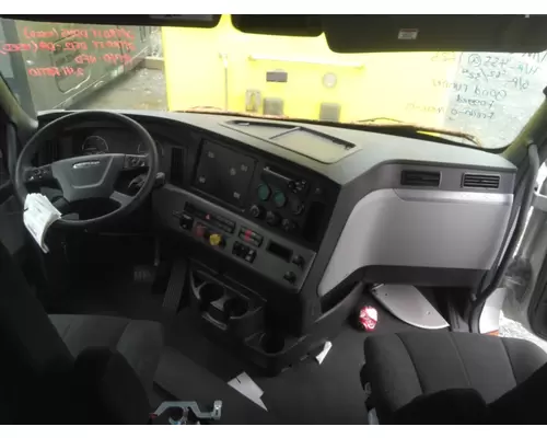 FREIGHTLINER CASCADIA 126 CAB
