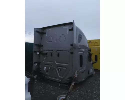 FREIGHTLINER CASCADIA 126 CAB