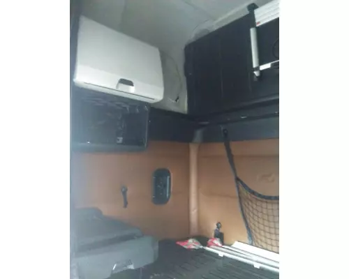 FREIGHTLINER CASCADIA 126 CAB