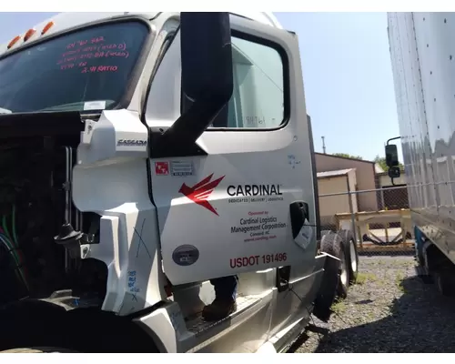 FREIGHTLINER CASCADIA 126 CAB