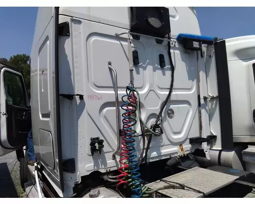 FREIGHTLINER CASCADIA 126 CAB