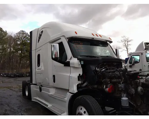 FREIGHTLINER CASCADIA 126 CAB
