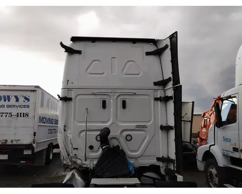 FREIGHTLINER CASCADIA 126 CAB