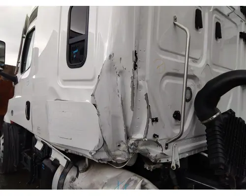 FREIGHTLINER CASCADIA 126 CAB