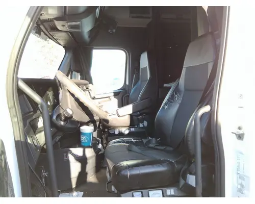 FREIGHTLINER CASCADIA 126 CAB