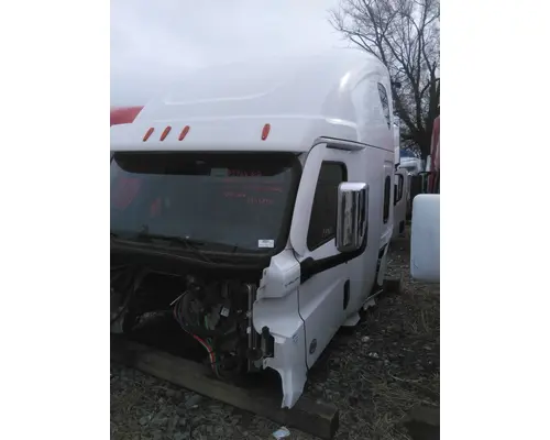 FREIGHTLINER CASCADIA 126 CAB