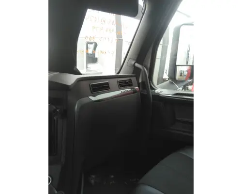 FREIGHTLINER CASCADIA 126 CAB
