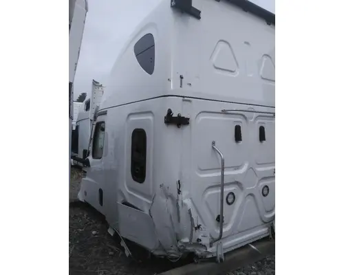 FREIGHTLINER CASCADIA 126 CAB