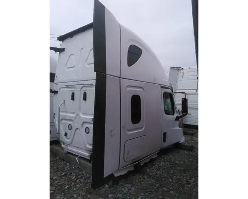 FREIGHTLINER CASCADIA 126 CAB