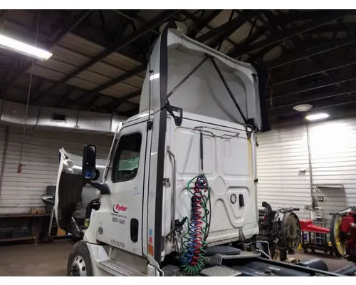 FREIGHTLINER CASCADIA 126 CAB