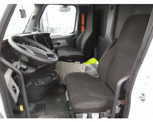 FREIGHTLINER CASCADIA 126 CAB