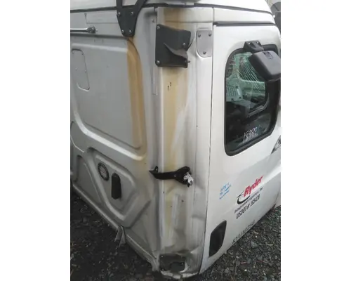 FREIGHTLINER CASCADIA 126 CAB