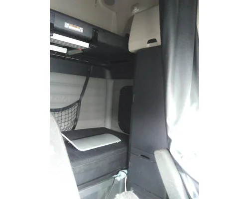 FREIGHTLINER CASCADIA 126 CAB