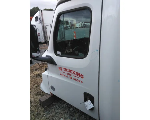 FREIGHTLINER CASCADIA 126 CAB