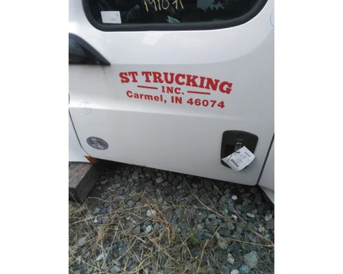 FREIGHTLINER CASCADIA 126 CAB