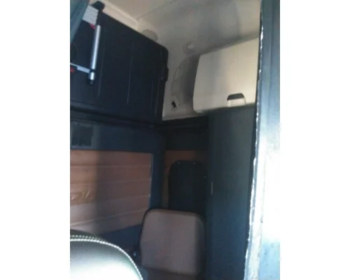 FREIGHTLINER CASCADIA 126 CAB