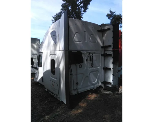 FREIGHTLINER CASCADIA 126 CAB
