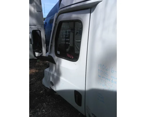 FREIGHTLINER CASCADIA 126 CAB