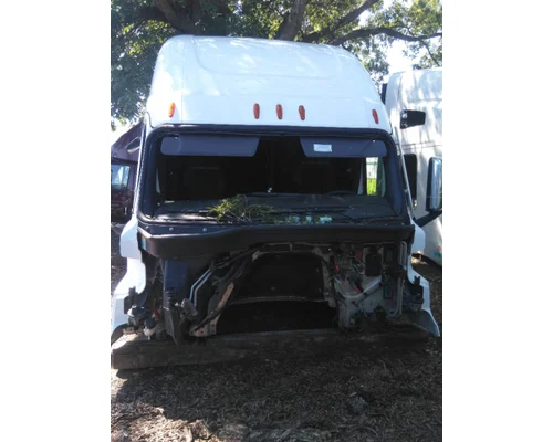 FREIGHTLINER CASCADIA 126 CAB