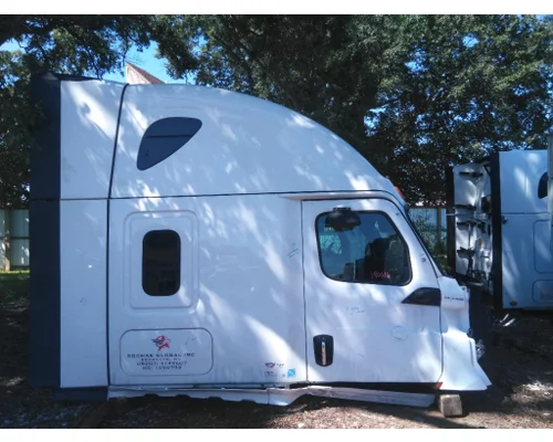 FREIGHTLINER CASCADIA 126 CAB