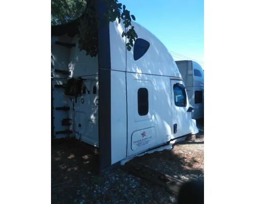 FREIGHTLINER CASCADIA 126 CAB