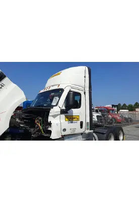 FREIGHTLINER CASCADIA 126 CAB