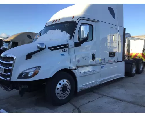 FREIGHTLINER CASCADIA 126 CAB