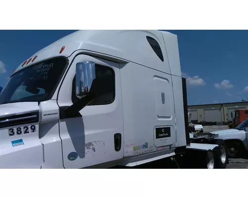 FREIGHTLINER CASCADIA 126 CAB