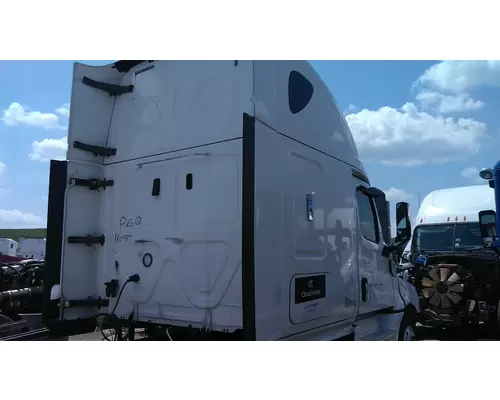 FREIGHTLINER CASCADIA 126 CAB