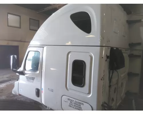 FREIGHTLINER CASCADIA 126 CAB