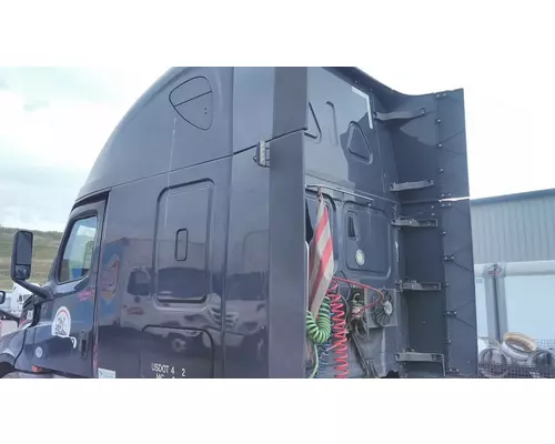 FREIGHTLINER CASCADIA 126 CAB