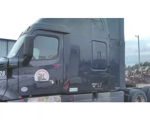 FREIGHTLINER CASCADIA 126 CAB