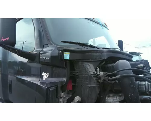 FREIGHTLINER CASCADIA 126 CAB