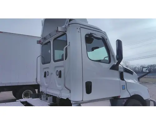 FREIGHTLINER CASCADIA 126 CAB