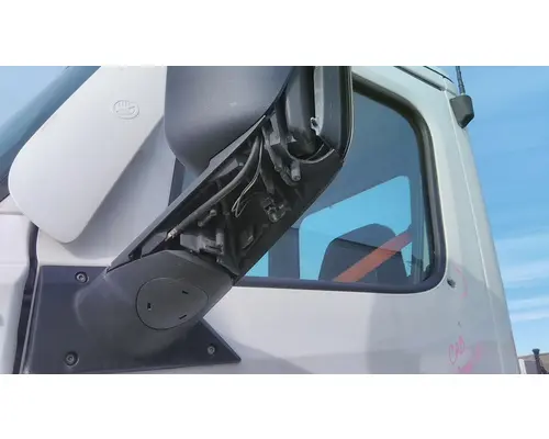 FREIGHTLINER CASCADIA 126 CAB