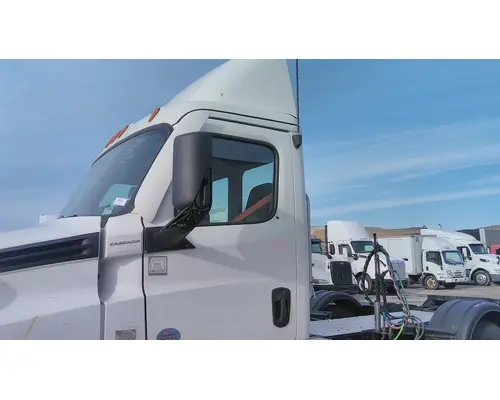 FREIGHTLINER CASCADIA 126 CAB