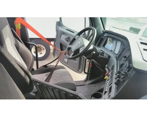 FREIGHTLINER CASCADIA 126 CAB