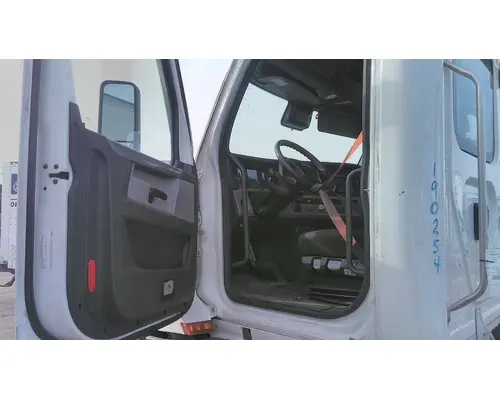 FREIGHTLINER CASCADIA 126 CAB