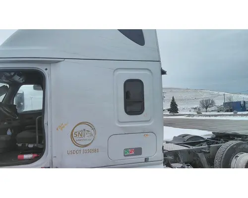 FREIGHTLINER CASCADIA 126 CAB