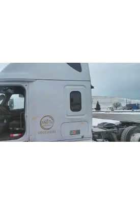 FREIGHTLINER CASCADIA 126 CAB