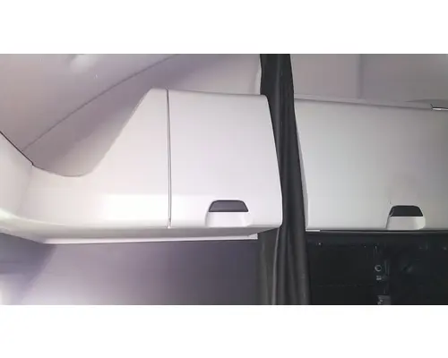 FREIGHTLINER CASCADIA 126 CAB