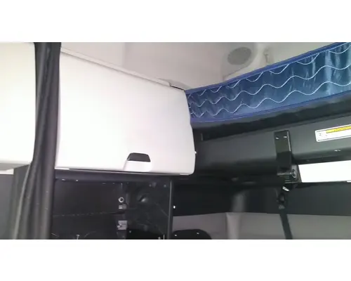 FREIGHTLINER CASCADIA 126 CAB